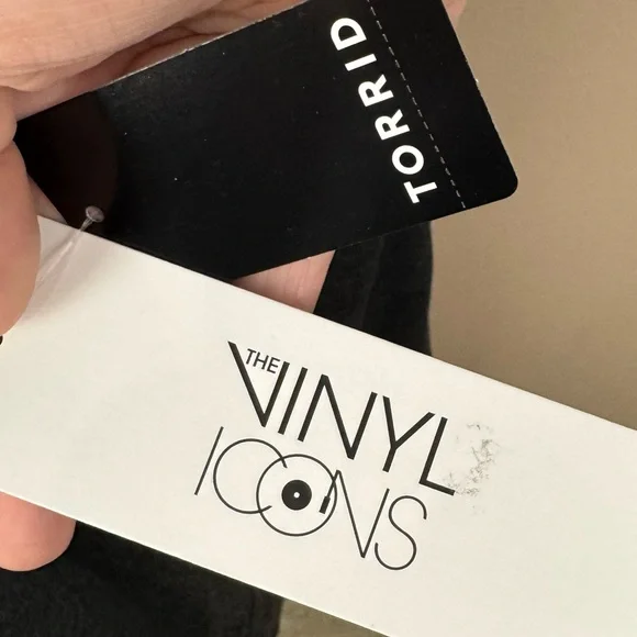 Torrid Poison Cutout Cold Shoulder Graphic Sweatshirt Vinyl Icons 3X NWT - Picture 11 of 14